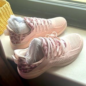 Pink leopard Athletic Propulsions Lab (APL) Techloom Tracer sneakers 5.5